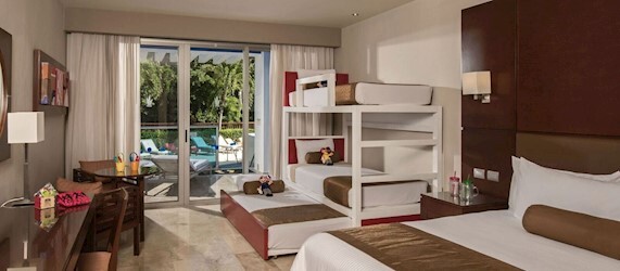 Family Club Deluxe Junior Suite Pool