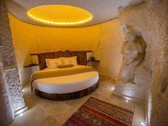 Superior Cave Suite