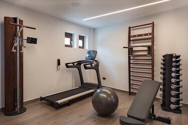 Ambassador Wellbeing Suite SV Private Heated Pool,SoulSteam or SoulSauna & Gym