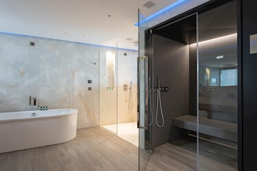 Ambassador Wellbeing Suite SV Private Heated Pool,SoulSteam or SoulSauna & Gym