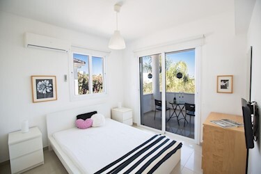3 Bedroom House with Private Pool