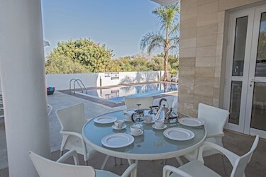 3 Bedroom House with Private Pool