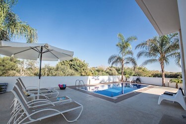 3 Bedroom House with Private Pool