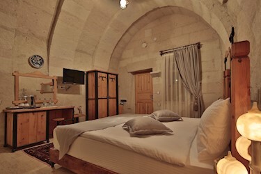 Deluxe Cave Room