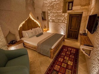 Deluxe Cave Room