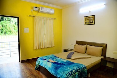 Deluxe Air Condition room (with Mattress/without Mattress)