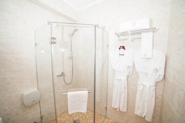 Джуниор Сюит