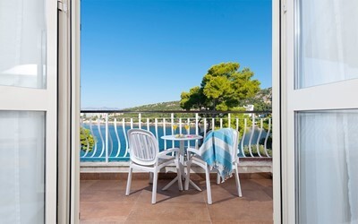 Double Balcony Sea Side