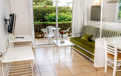Studio Apartment Inland View
