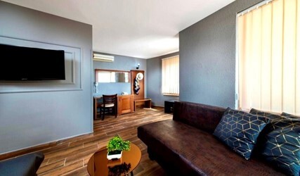 Deluxe Studio
