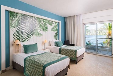 Deluxe Terrace Suite
