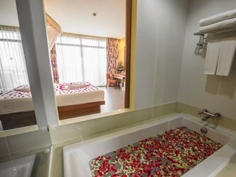 Deluxe Jacuzzi Sea View
