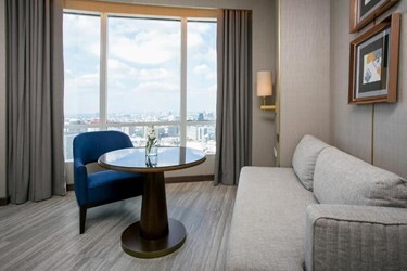 Superior Hollywood Room