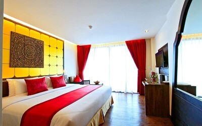 Deluxe Pool Access Room