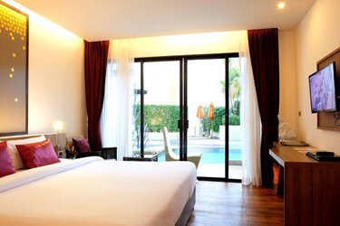 Deluxe Pool Access Room