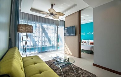Honeymoon Pool Suite 