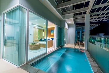Honeymoon Pool Suite 