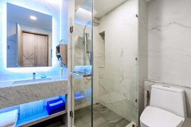 Deluxe Pool View Room