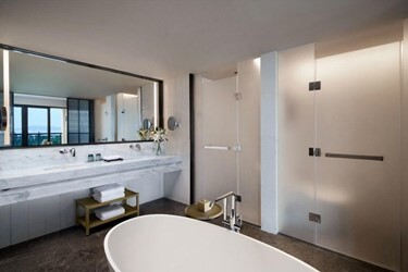 Deluxe Ocean View Suite