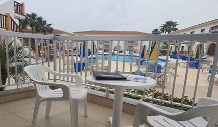  Superior Studio Pool View