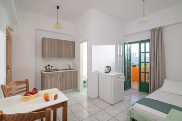 Apartment 1-Bedroom Triple