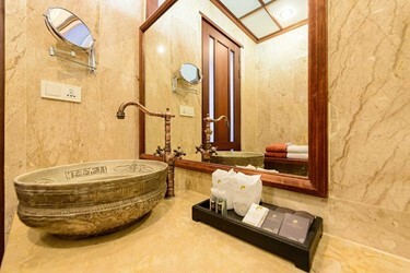Deluxe Pool Access