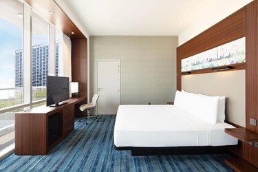 Savvy Suite 1 Bedroom Suite 1 King Balcony