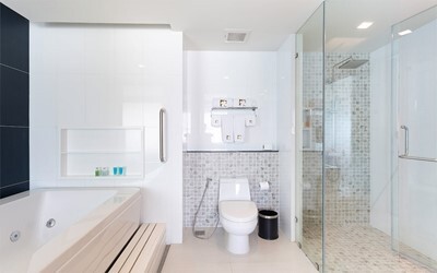 Deluxe Jacuzzi Room
