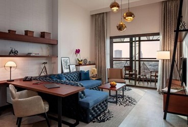 FOUR BEDRM APARTMENT W/ VW 