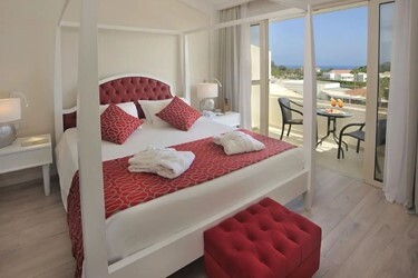 Whiterose Honeymoon Suite 