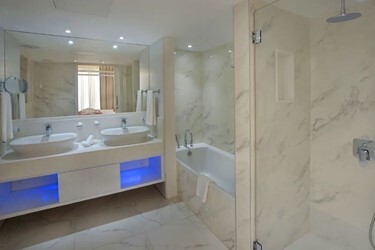 Whiterose Honeymoon Suite 