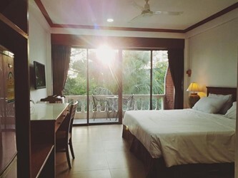 Superior Pool Zone Room