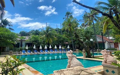 Superior Pool Zone Room