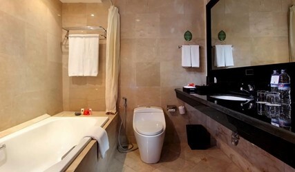 Deluxe Pool View Room