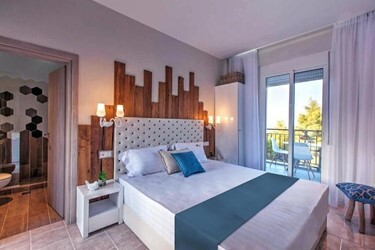 Deluxe Double Room with Balcony and Sea View
