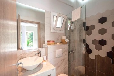 Deluxe Double Room with Balcony and Sea View