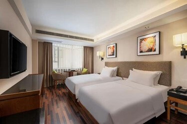 Deluxe Room Twin Beds