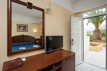 Room Land View