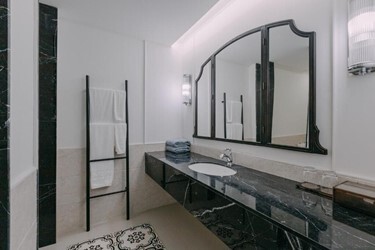 Deluxe Pool View Room