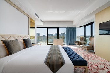 Deluxe King Room