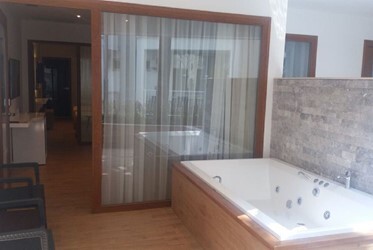 Deluxe Suite With Jaccuzi