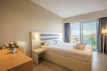 Twin / Double Superior Room Side Sea View