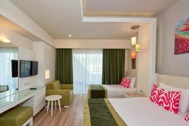 Standard Room with 2 Single Beds and Land view