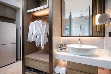 One bedroom Suite One King and One Queen with Mountain View