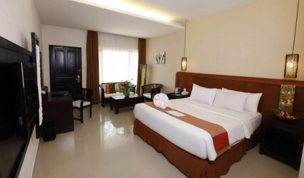 Deluxe Pool Access Room