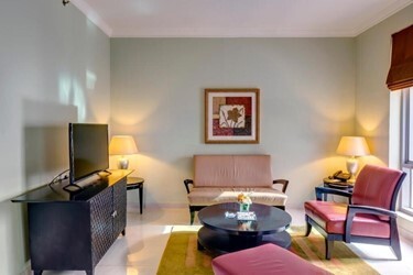 Deluxe King Suite