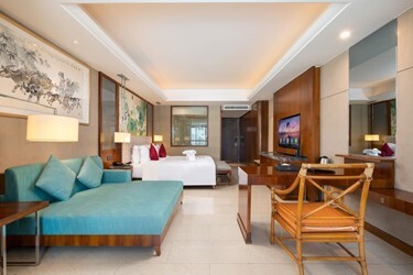 Bright City View Room