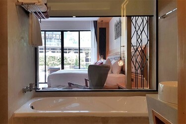 Deluxe Pool Access