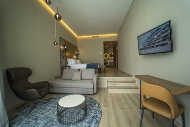Dbl Premium Side Sea View
