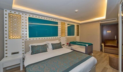 Connecting Family Room - Free Access to Spa
